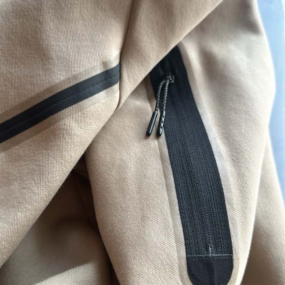 Tan Nike Tech size L like new condition. - Picture 4 of 11